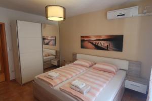 Apartments for families with children Lopar, Rab - 22227