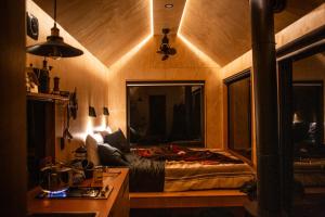 Off-Grid Cabin Surrounded by Nature - Emillie