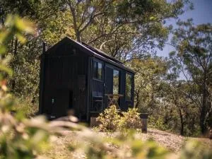 Remote Off-Grid Cabin Hidden in the Bush - Yen - Spencer