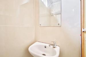 RedDoorz at Dipanegara Homestay