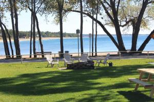 Balm Beach Resort and Motel