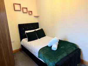 Cosy 5BR House - Near Wollaton Hall, QMC, City Centre & Nottingham University - Sleeps 9