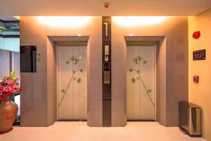 At the tree by fatimah