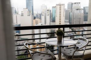 Studio Penthouse in Greenbelt - Park View & Pool