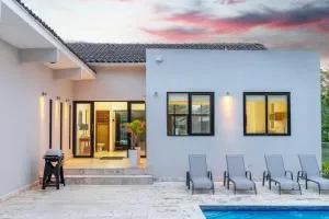 Modern Villa in Coronado 14 guests - Chicá