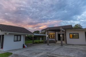 Modern Villa in Coronado 14 guests