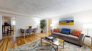 Great 1 bed close to Longwd Med, Fenway, parkng