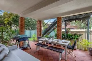 Two bedroom oasis minute from beach - Gorokan