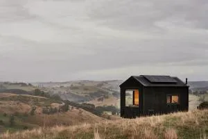 Hike to your Off-Grid Cabin Deep in Nature - Santi - Mirboo North