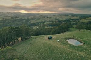 Hike to your Off-Grid Cabin Deep in Nature - Santi