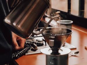 Hike to your Off-Grid Cabin Deep in Nature - Santi