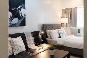 Charming Greenbelt Condo with Balcony & Pool Access