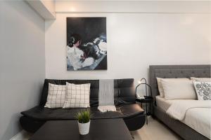 Charming Greenbelt Condo with Balcony & Pool Access