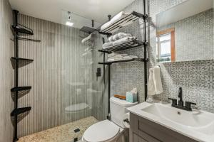 Your Lazy Bear Destination - Youre Right In The Thick Of It! Book It Now, Reach Out With Questions!