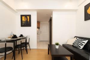 Comfy Greenbelt Suite - Fiber Wifi & Free Pool