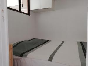 Studio cabine climatisé avec WIFI près de la plage - FR-1-776-118