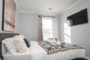 Downtown Gem with Fenced Yard, BBQ Grill and Firepit