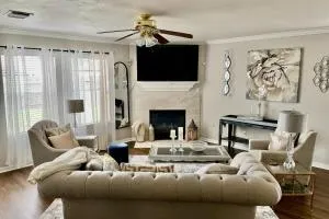 Catbird Hideaway - همبل