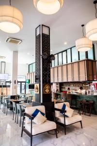 The Experience Walking Street Chiang Mai