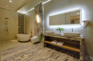 Biệt Thự Có Hồ Bơi Riêng (Villa with Private Pool)