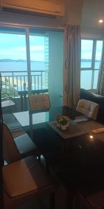 Beautiful 2 Bedroom Seaview Jomtien 18th floor 78sqm พัทยา