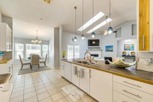 5 Mi to Lake Eola Park Orlando Home with Pool!