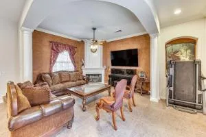 Upscale Triplex with Pool Access in Riverside! - 里弗赛德