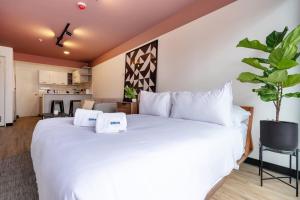 Breezy Maynas Apartment by Geko