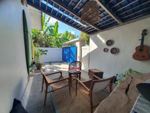 Surfside Pallet Retreat Stylish 2BR Hideaway