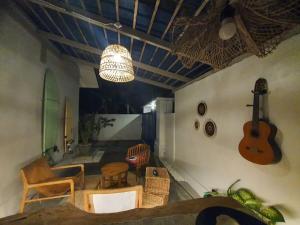 Surfside Pallet Retreat Stylish 2BR Hideaway