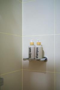 Blush Haven with Netflix, WiFi and Balcony near Glorietta