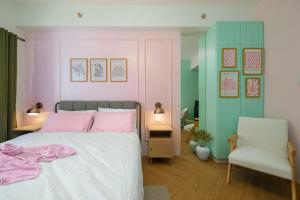 Blush Haven with Netflix, WiFi and Balcony near Glorietta