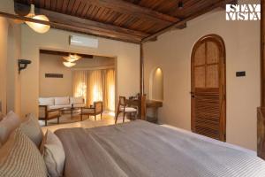 StayVista at Vanya Veda with Bathtub, Pool & Lawn
