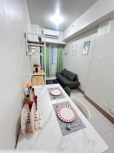 Unistay SHORE 3 Poolview w Balcony