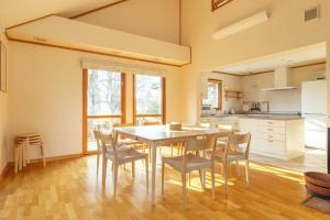 LillaNASUスウェーデンハウス ゆとりの贅沢空間 広いリビング デッキ 大人数 那須の中心地