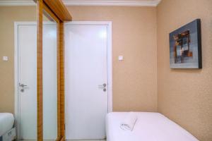 Comfy 2BR at Green Pramuka City Apartment By Travelio