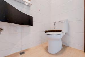 Fully Furnished with Cozy Studio Sky House BSD Apartment By Travelio