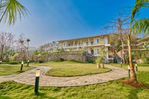 SaffronStays Golden Hour - 3BR Pet-Friendly Pool Villa with Garden & Outdoor Spaces