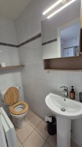 Appartements Maison plein centre ville a 100 m de la plage : photos des chambres