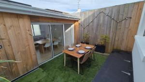 Appartements Maison plein centre ville a 100 m de la plage : photos des chambres