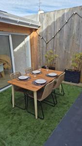 Appartements Maison plein centre ville a 100 m de la plage : photos des chambres