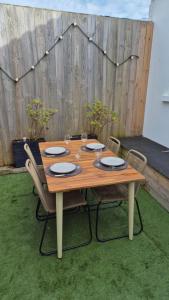 Appartements Maison plein centre ville a 100 m de la plage : photos des chambres