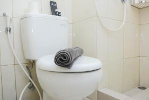 Relaxing Studio at Springlake Sumarecon Bekasi Apartment By Travelio