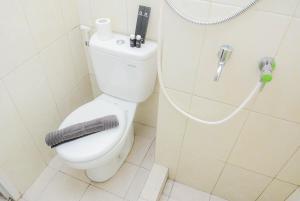 Relaxing Studio at Springlake Sumarecon Bekasi Apartment By Travelio