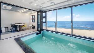 Pohang Sunrise Pool Villa
