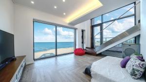 Pohang Sunrise Pool Villa