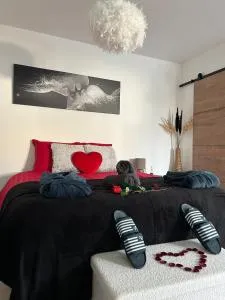 Love room proche du bassin , jacuzzi, jardin privé - Маршприм