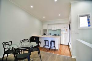 3-Bedroom Townhouse in Heart of Adelaide with Parking