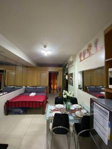 257-1BR 2 Queen size bed 1sofa bed 1 extra matress