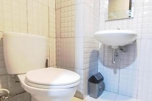 Comfort Studio at De Prima Apartment By Travelio